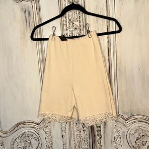 Por Dany Bass Corseteria Bundle of 2pc Knit Bloomers with Lace Detailing S/S